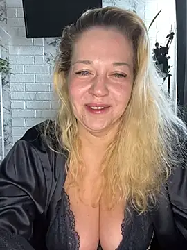 JenniferCarmen online show from 04-01-26, 03:52