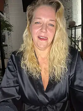 Snapshot of JenniferCarmen chatting on 07-12-26, 03:40 JenniferCarmen online show from 07-12-26, 03:40
