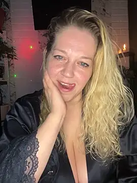 JenniferCarmen online show from 05-25-26, 08:18