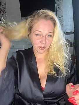 JenniferCarmen online show from 05-10-26, 07:56