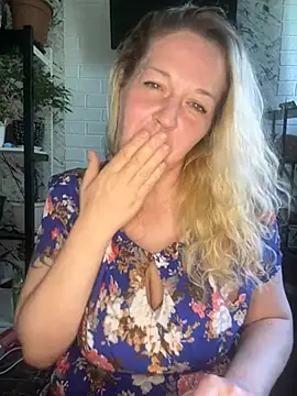 Snapshot of JenniferCarmen chatting on 06-18-26, 09:14 JenniferCarmen online show from 06-18-26, 09:14