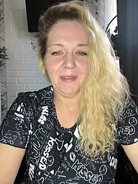 JenniferCarmen online show from 04-28-26, 07:02