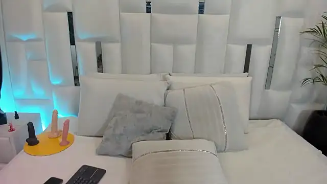 Im TaraBlack online show from 01-14-26, 03:32