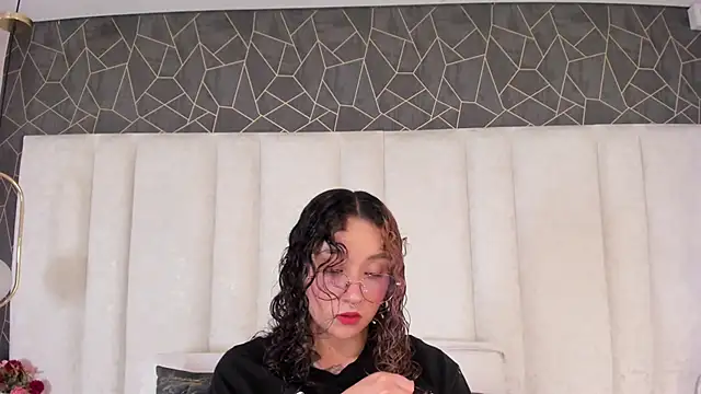 Im TaraBlack online show from 12-17-25, 03:55