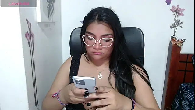 Snapshot of Lyra_Black_ chatting on 05-19-26, 05:47 Lyra Black online show from 05-19-26, 05:47