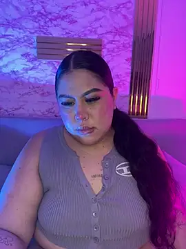 Mia Carters online show from 05-12-26, 01:13
