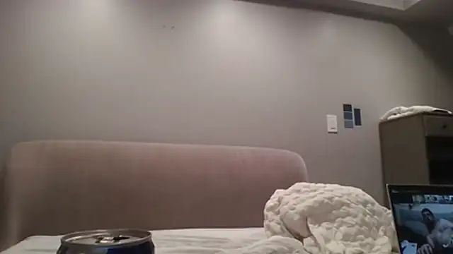 Snapshot of BeefyNcloudy chatting on 12-16-25, 04:17 BeefyNcloudy online show from 12-16-25, 04:17