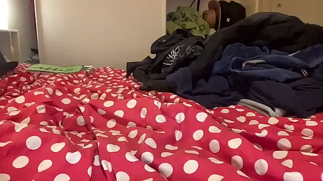 Snapshot of ludooo899 chatting on 02-16-26, 02:21 ludooo899 online show from 02-16-26, 02:21