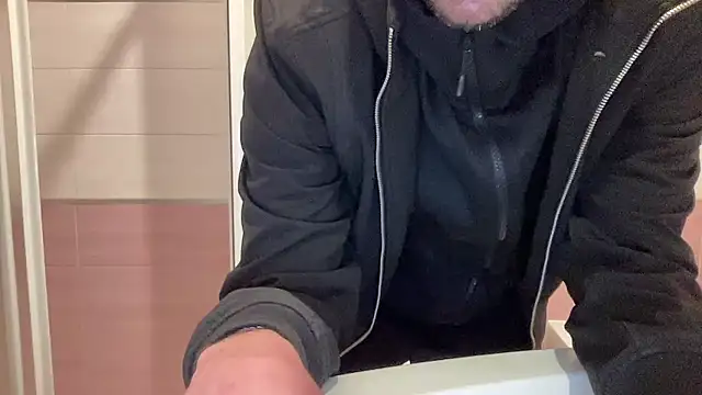 Snapshot of ludooo899 chatting on 01-12-26, 09:52 ludooo899 online show from 01-12-26, 09:52