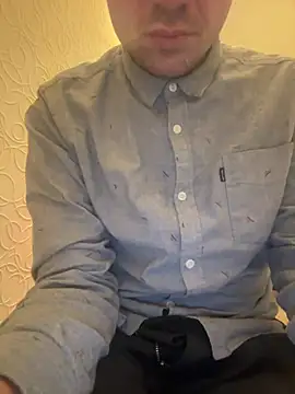 Snapshot of ludooo899 chatting on 01-18-26, 03:21 ludooo899 online show from 01-18-26, 03:21