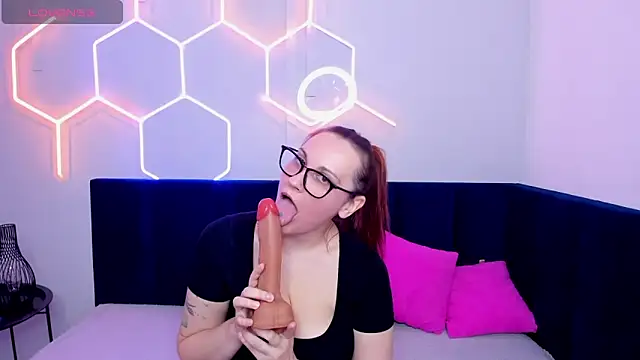 LisaAmoree online show from 12-20-25, 08:39