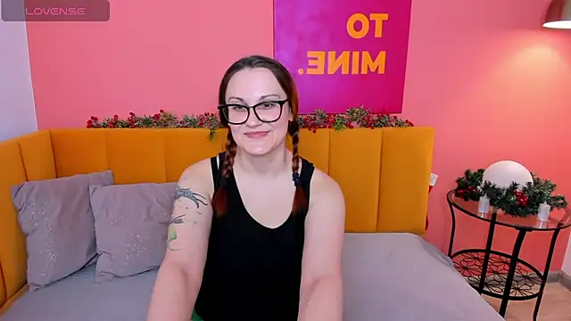 LisaAmoree online show from 12-19-25, 01:31