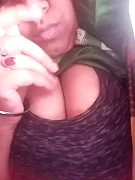 Snapshot of pihuu1313 chatting on 05-14-26, 07:11 pihuu1313 online show from 05-14-26, 07:11