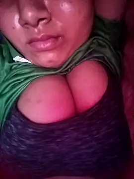 Snapshot of pihuu1313 chatting on 05-15-26, 09:35 pihuu1313 online show from 05-15-26, 09:35