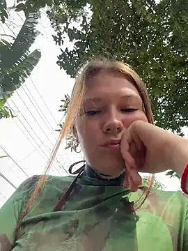 Snapshot of FionaMurr chatting on 02-20-26, 04:09 FionaMurr online show from 02-20-26, 04:09