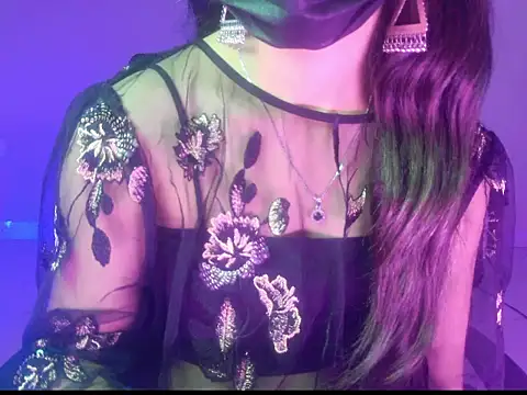 Snapshot of Isha_Lush chatting on 12-19-25, 05:32 Isha Lush online show from 12-19-25, 05:32