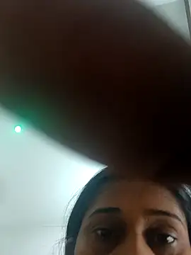 nehakapoor89 online show from 12-17-25, 08:52