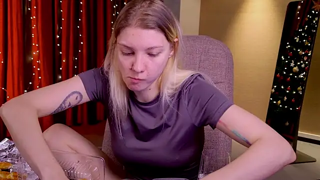 Snapshot of shark_attack52 chatting on 01-07-26, 01:49 shark attack52 online show from 01-07-26, 01:49