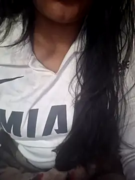 Snapshot of survi_sharma chatting on 01-18-26, 10:40 survi sharma online show from 01-18-26, 10:40