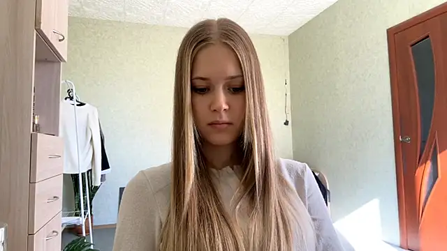 ZaidaSchwarten online show from 04-22-26, 01:51
