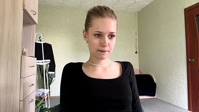 ZaidaSchwarten online show from 05-18-26, 01:05
