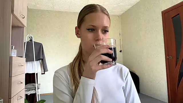 ZaidaSchwarten online show from 03-17-26, 11:57