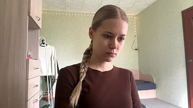 ZaidaSchwarten online show from 05-01-26, 02:11