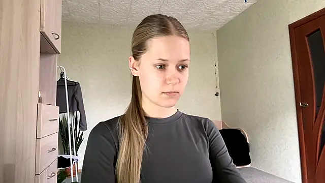 ZaidaSchwarten online show from 04-12-26, 01:14