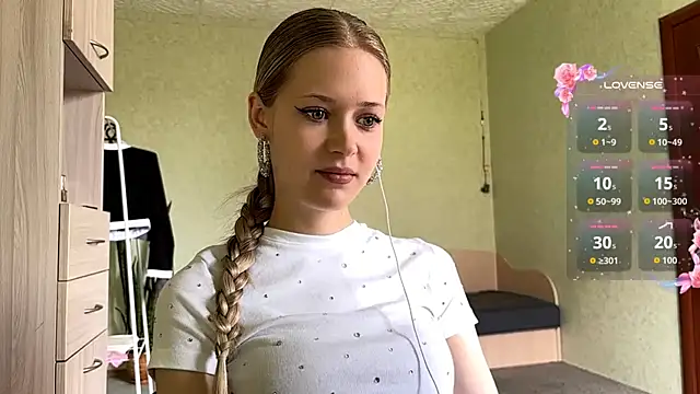 Snapshot of ZaidaSchwarten chatting on 06-16-26, 08:58 ZaidaSchwarten online show from 06-16-26, 08:58