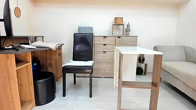 Snapshot of classy_medea chatting on 02-24-26, 01:28 classy medea online show from 02-24-26, 01:28