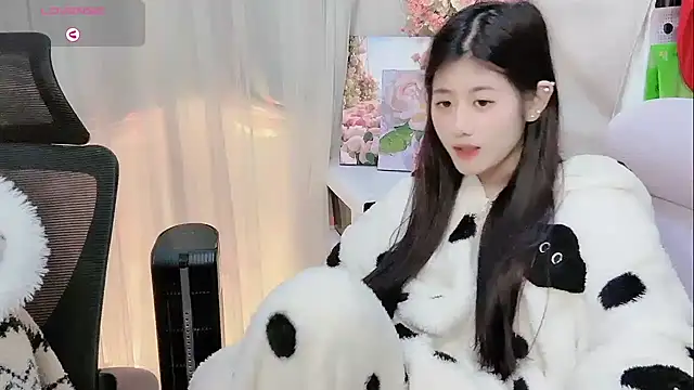 Snapshot of Yvonne-07 chatting on 01-19-26, 12:53 Yvonne-07 online show from 01-19-26, 12:53