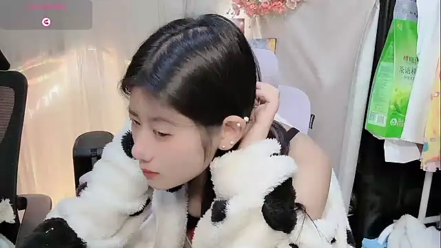 Yvonne-07 online show from 01-15-26, 05:33