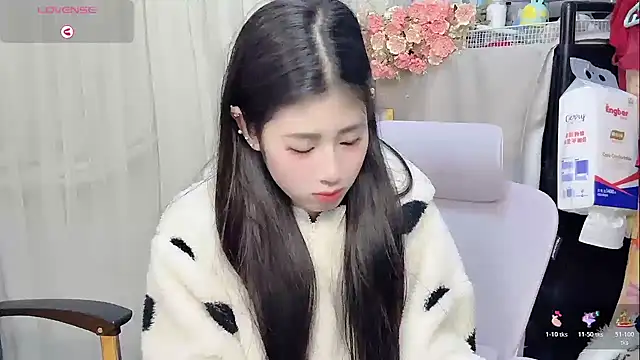 Snapshot of Yvonne-07 chatting on 02-26-26, 01:11 Yvonne-07 online show from 02-26-26, 01:11