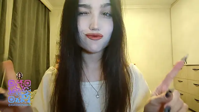 Qwami Amie online show from 02-05-26, 01:07