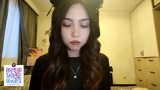 Qwami Amie online show from 12-23-25, 05:40