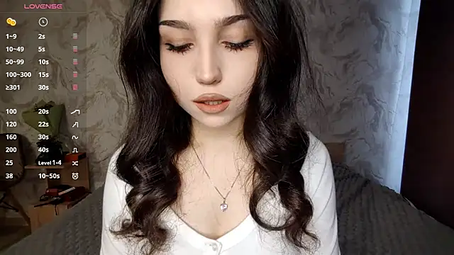 Snapshot of Qwami_Amie chatting on 04-19-26, 06:47 Qwami Amie online show from 04-19-26, 06:47