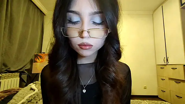 Qwami Amie online show from 12-20-25, 12:41