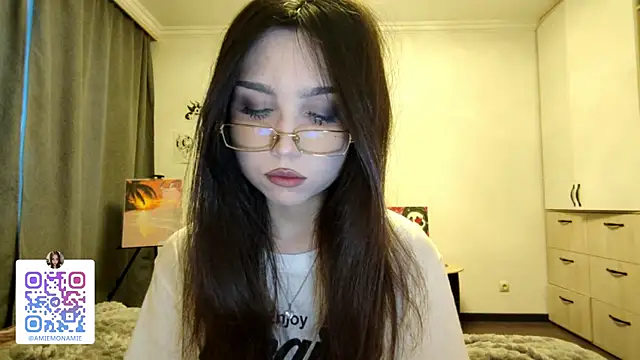 Qwami Amie online show from 01-12-26, 04:52