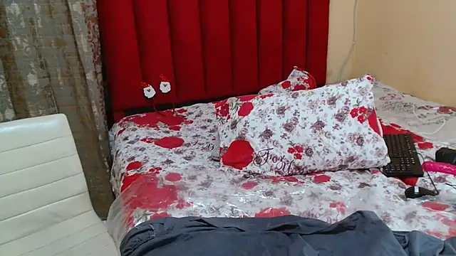 ChoklitBerryXX online show from 12-17-25, 09:20