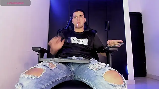 Liam Mateo online show from 04-01-26, 04:03