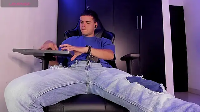 Liam Mateo online show from 05-02-26, 04:28