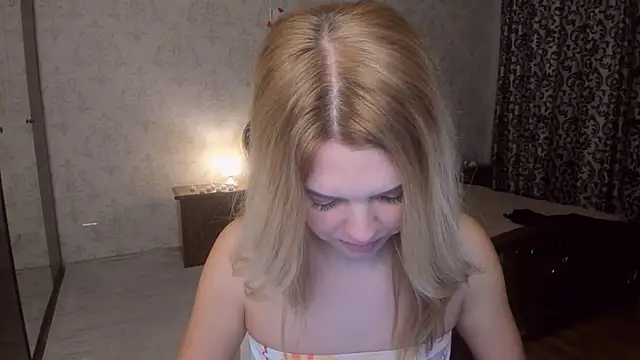 LunaFlinn online show from 02-26-26, 04:34