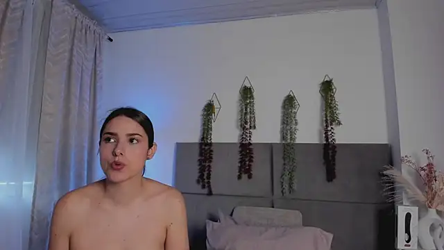 JulietaSnow online show from 03-12-26, 06:12