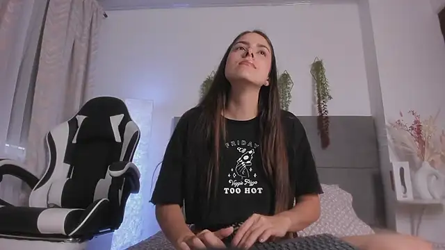 JulietaSnow online show from 01-15-26, 06:44