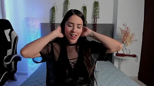 JulietaSnow online show from 04-17-26, 06:00