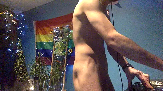 nutt max online show from 12-23-25, 01:27