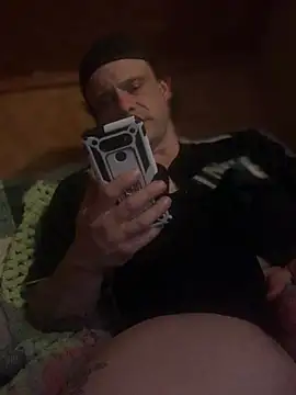 Snapshot of Ldnick69 chatting on 04-09-26, 05:09 Ldnick69 online show from 04-09-26, 05:09