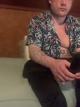 Snapshot of Ldnick69 chatting on 04-12-26, 07:33 Ldnick69 online show from 04-12-26, 07:33