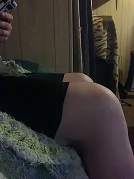 Snapshot of Ldnick69 chatting on 04-05-26, 03:24 Ldnick69 online show from 04-05-26, 03:24