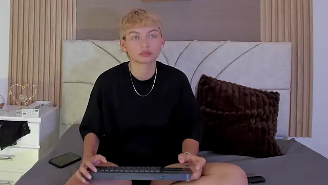 tefi meow  online show from 04-22-26, 04:03